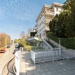 Charming Apartment With Parking!